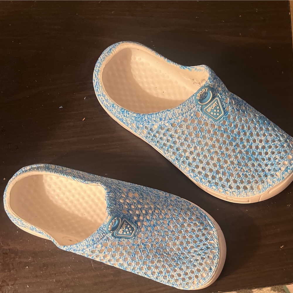 Light blue crocs size 7